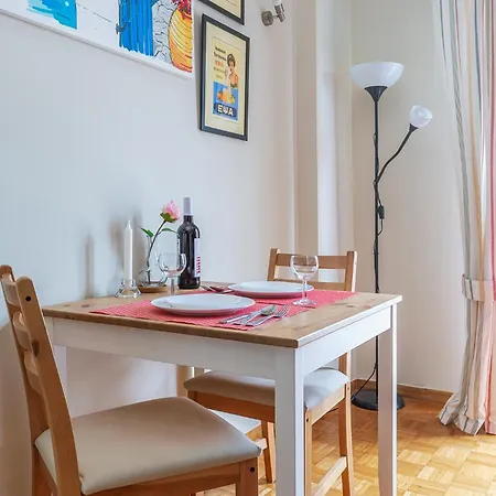 Cozy Near Center Apartment *