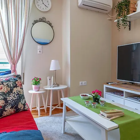 Cozy Near Center Apartment *