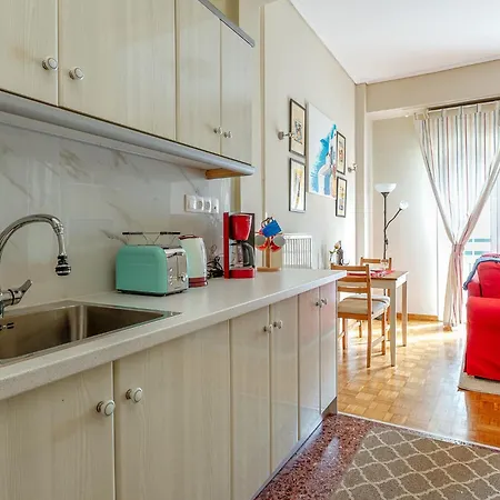 Cozy Near Center Apartment Athens